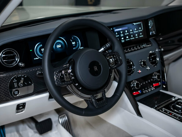 2025 Rolls-Royce Cullinan Black Badge I Рестайлинг (Series II), белый, 64500000 рублей - вид 19