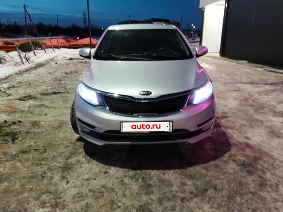 2016 Kia Rio III Рестайлинг, серебристый, 700000 рублей - вид 2