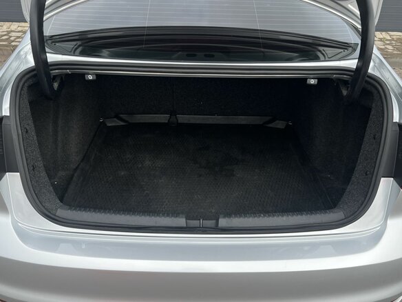 2015 Volkswagen Jetta VI Рестайлинг, серебристый, 1080000 рублей - вид 12