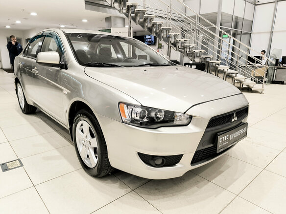 2008 Mitsubishi Lancer X, бежевый, 750000 рублей - вид 2