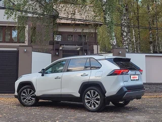 2022 Toyota RAV4 V (XA50), белый, 3880000 рублей, вид 3