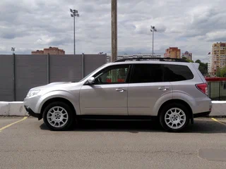 2011 Subaru Forester III Рестайлинг, серебристый, 2000000 рублей, вид 1