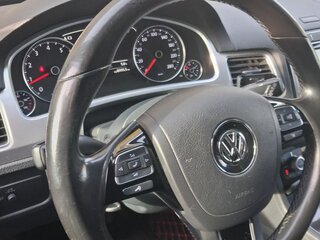 2017 Volkswagen Touareg II Рестайлинг, чёрный, 3200000 рублей, вид 5