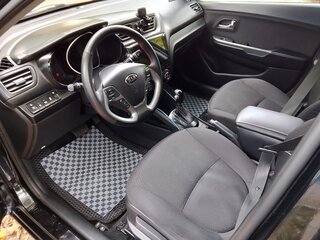 2016 Kia Rio III Рестайлинг, чёрный, 950000 рублей, вид 3