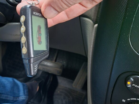 2001 Dodge Caravan 3-speed IV, пурпурный - вид 13