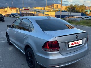 2015 Volkswagen Polo V Рестайлинг, серебристый, 865000 рублей, вид 3
