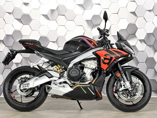 2023 Aprilia Tuono 660, чёрный, 1177000 рублей, вид 3