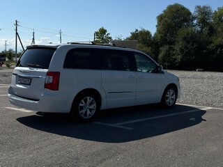 2013 Chrysler Town & Country V Рестайлинг, белый, 1950000 рублей, вид 5