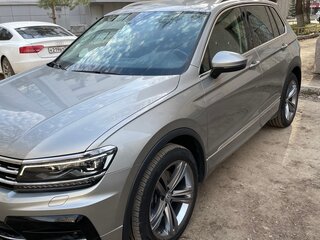 2019 Volkswagen Tiguan II, серый, 4300000 рублей, вид 3