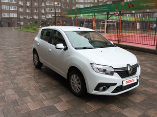 2018 Renault Sandero II Рестайлинг, белый, 950000 рублей, вид 2