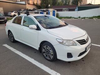 2011 Toyota Corolla X (E140, E150) Рестайлинг, белый, 690000 рублей, вид 3