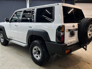 2021 Nissan Patrol V (Y61) Рестайлинг, белый, 7500000 рублей, вид 3