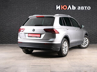 2017 Volkswagen Tiguan II, серебристый, 1830000 рублей, вид 4
