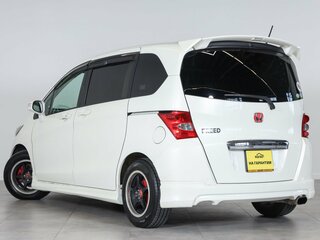 2010 Honda Freed I, белый, 1099000 рублей, вид 4