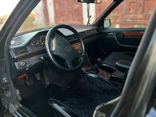 1992 Mercedes-Benz W124 230, чёрный, 230000 рублей, вид 5