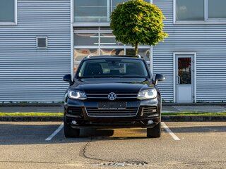 2014 Volkswagen Touareg II, чёрный, 2049000 рублей, вид 2