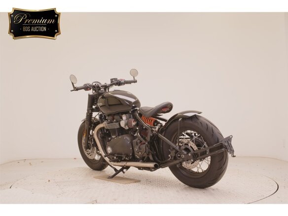 2024 Triumph Bonneville Bobber, чёрный, 1600000 рублей - вид 5