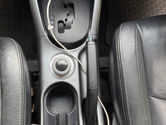 2011 Mitsubishi Outlander II Рестайлинг, белый, 1200000 рублей - вид 23