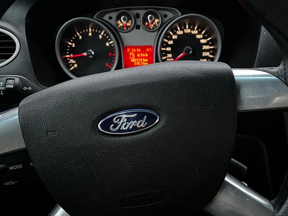 2011 Ford Focus II Рестайлинг, чёрный, 580000 рублей - вид 5