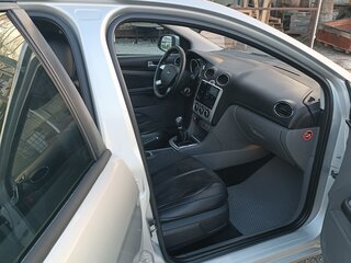 2011 Ford Focus II Рестайлинг, серебристый, 550000 рублей, вид 5