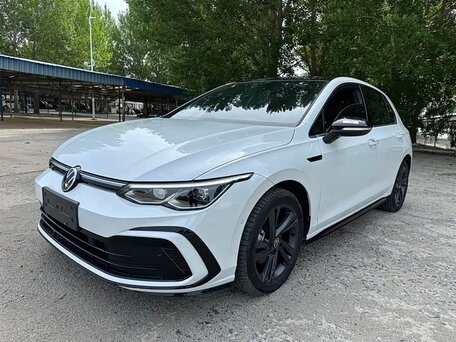2023 Volkswagen Golf VIII, белый, 1910000 рублей, вид 3
