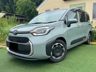 2023 Toyota Sienta III, зелёный, 1315000 рублей, вид 1
