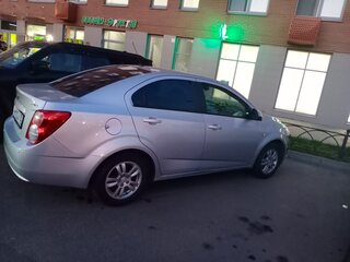 2013 Chevrolet Aveo II, серебристый, 675000 рублей, вид 2