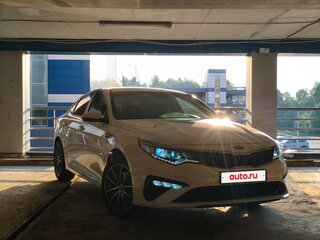2018 Kia Optima IV Рестайлинг, белый, 1830000 рублей, вид 2