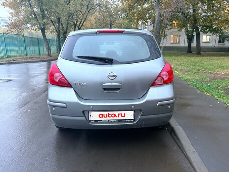 2010 Nissan Tiida I Рестайлинг, серебристый, 550000 рублей, вид 4