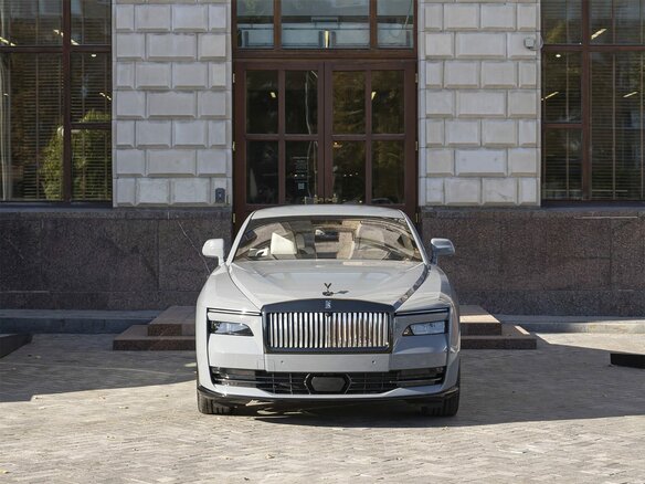 2026 Rolls-Royce Spectre Black Badge I Рестайлинг (Series II), серый, 72000000 рублей - вид 1