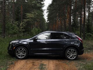 2022 Cadillac XT4 I, серый, 2300000 рублей, вид 3
