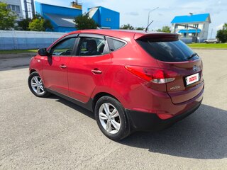 2010 Hyundai ix35 I, красный, 900000 рублей, вид 4