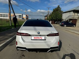 2024 BMW 5 серии 530i VIII (G60/G61/G68), белый, 7000000 рублей, вид 5