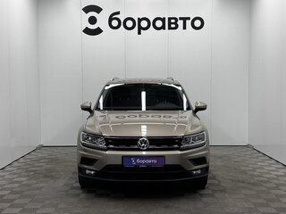 2017 Volkswagen Tiguan II, бежевый, 2100000 рублей, вид 3