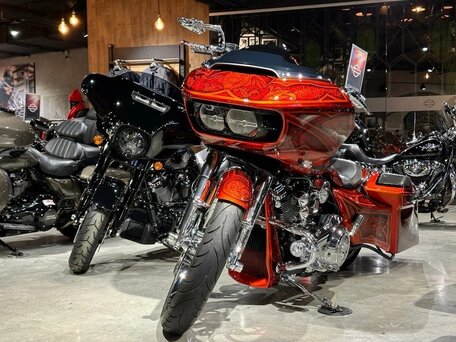 2017 Harley-Davidson Road Glide, красный, 4500000 рублей, вид 3