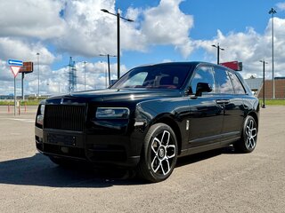 2021 Rolls-Royce Cullinan I (Series I), чёрный, 32490000 рублей, вид 2