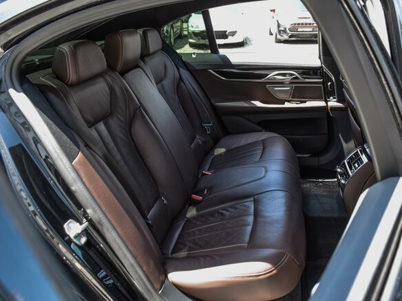 2019 BMW 7 серии 730i VI (G11/G12) Рестайлинг, чёрный, 5200000 рублей - вид 6