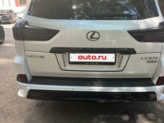 2018 Lexus LX 570 III Рестайлинг 2, белый, 8750000 рублей, вид 3