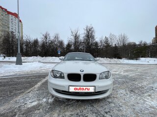 2010 BMW 1 серии 116i I (E81/E82/E87/E88) Рестайлинг, белый, 1350000 рублей, вид 4