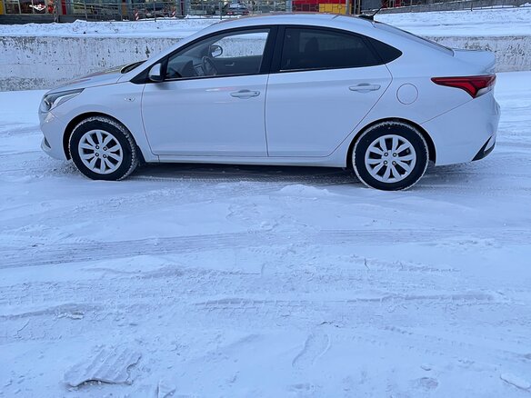 2019 Hyundai Solaris II, серебристый, 1200000 рублей - вид 5