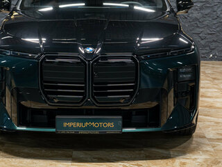 2026 BMW 7 серии 740 xDrive VII (G70) Рестайлинг, зелёный, 24790000 рублей, вид 3