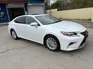 2017 Lexus ES 350 VI Рестайлинг, белый, 2800000 рублей, вид 3