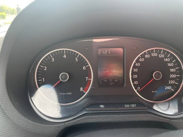 2011 Volkswagen Polo V, красный, 570000 рублей - вид 6