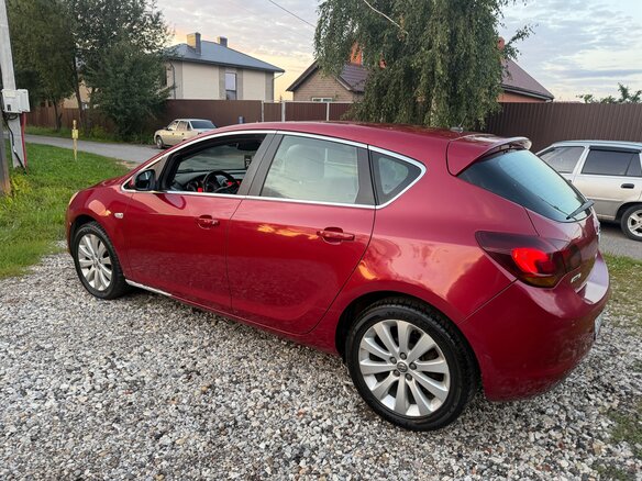 2011 Opel Astra J, красный, 750000 рублей - вид 9