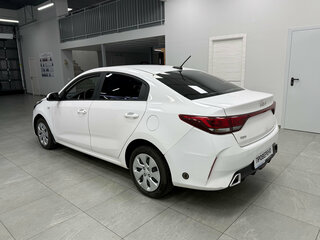 2022 Kia Rio IV Рестайлинг, белый, 1280000 рублей, вид 5