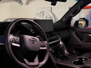 2021 Toyota Land Cruiser 300 Series, белый, 13500000 рублей, вид 5