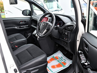 2021 Toyota Voxy III (R80) Рестайлинг, белый, 1650000 рублей, вид 5