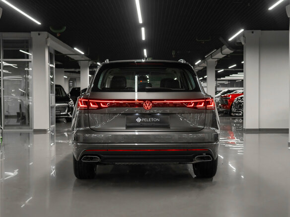 2026 Volkswagen Touareg III Рестайлинг, серый, 12750000 рублей - вид 5