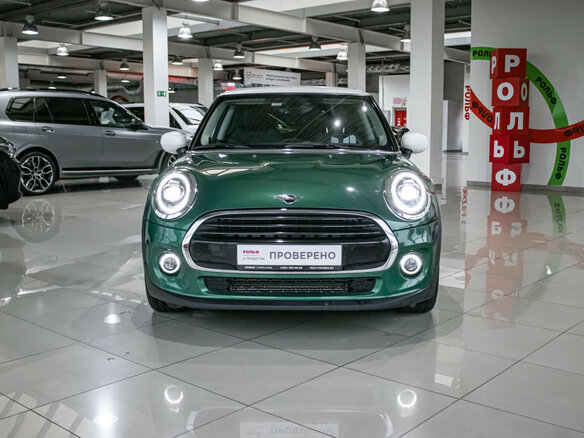 2020 Mini Hatch Cooper III (F55/F56) Рестайлинг, зелёный, 2625000 рублей - вид 1