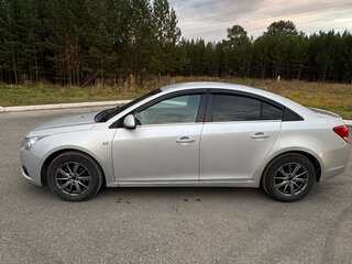 2011 Chevrolet Cruze I, серебристый, 575000 рублей, вид 3